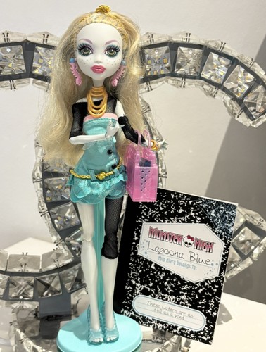 Monster high school out - school's,