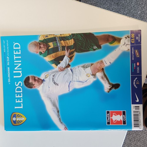 Leeds utd football programmes - leeds,
