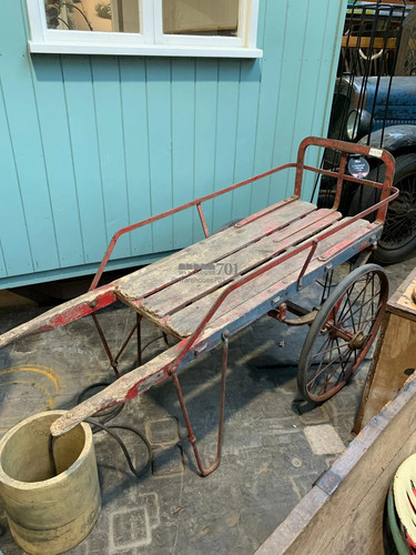 Red antique british barrow - red,