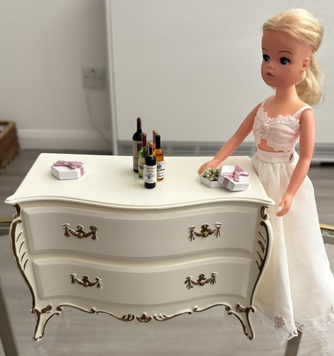 Vintage pedigree sindy - vintage, chest