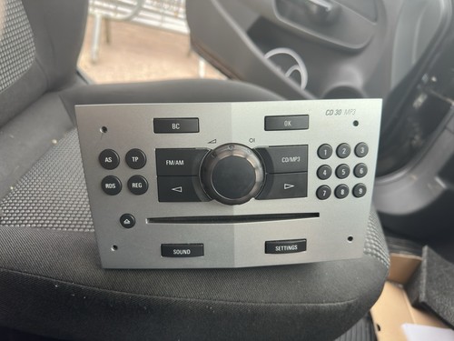 Vauxhall corsa 30 mp3 - 30,