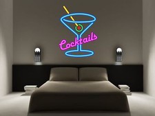 COCKTAILS sign neon effect