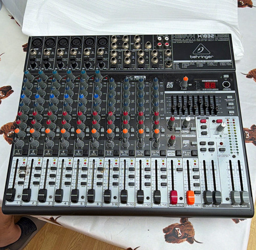 Behringer xenyx x1832usb - xenyx,