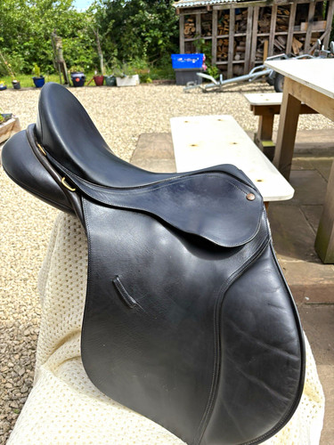 Bates dressage saddle 18in - bates,
