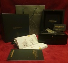 luxury wooden green box of Audemars  Piguet with complete set