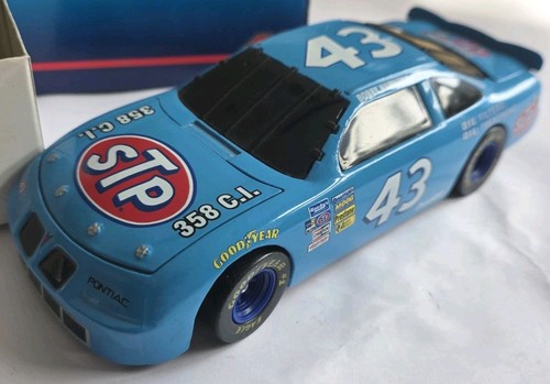 Stock car pontiac - 1:24, 25th