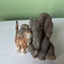 Tuskers Elephant & Tiger - Love Is A Friend Figurine