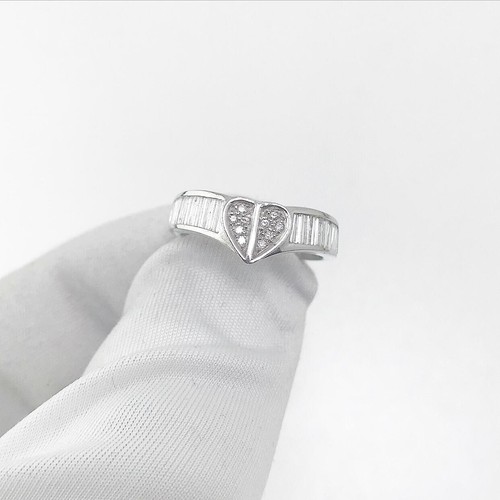 18ct white gold heart shaped - 18ct,