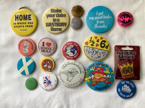 Group tin badges mixed - group, (mixed