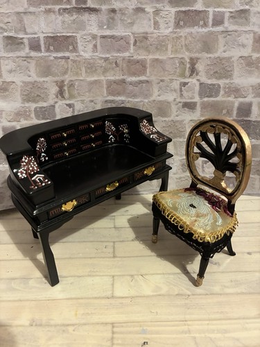 Dolls house scale - dolls,