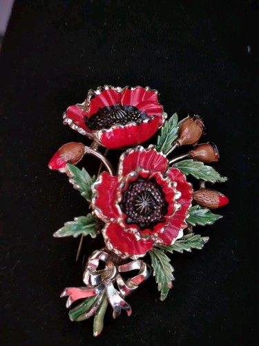 Signed brooch pin exquisite - signed,