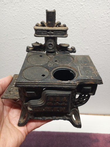 Vintage queen cast - cast, iron