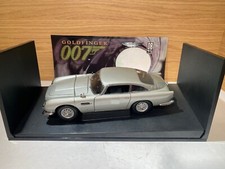 Autoart james bond aston - 1:18,