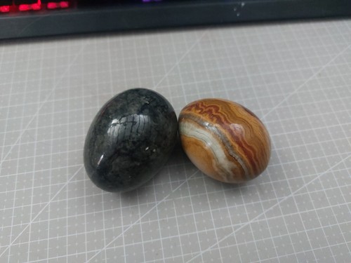 Vintage stone eggs - x,
