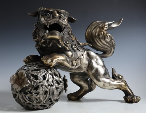 Japanese vintage bronze lion - vintage,