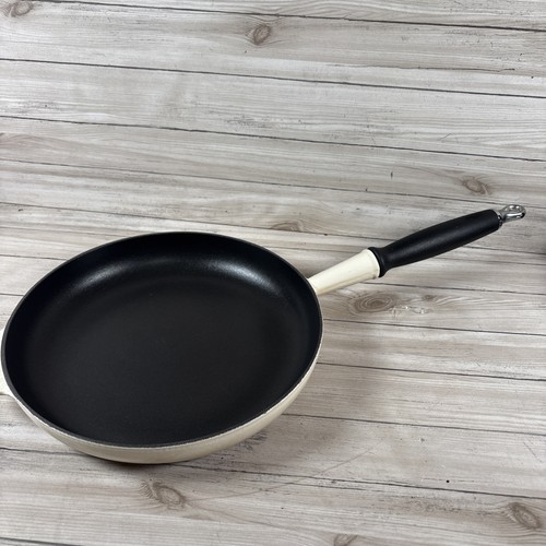 Creuset cast iron enamel - cast,