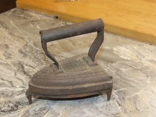 bv494: Vintage Silvester Salter no 6 Cast Iron Laundry flat Iron with stand