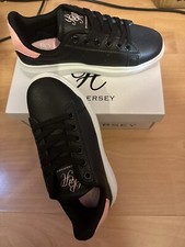 Beck and Hersey girls black