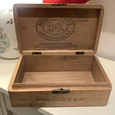 1920’S VINTAGE BENSON & HEDGES WOODEN CIGAR BOX, WITH DOVE TAIL JOINTS