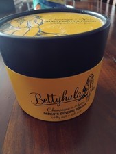 Bettyhula - Delicate Dusting