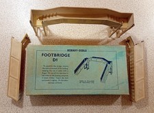 HORNBY DUBLO D1 FOOTBRIDGE - BOXED 