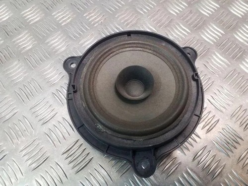 Nissan primera p12 front right - front,
