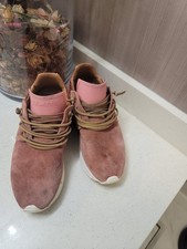 Esse ut Esse Pink fringe