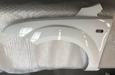 NEW N/S LEFT FRONT WING FOR FORD FOCUS ST 2005-2008 - PAINTED FROZEN WHITE