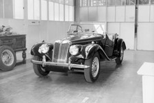 MG TF 1954 Advertising Road