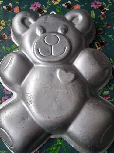 Wilton teddy bear cake - bear,