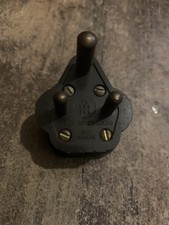 Vintage Edwardian sm  Bakelite Electric 3 pin Plug 4cm at widest x 2.6cm thick