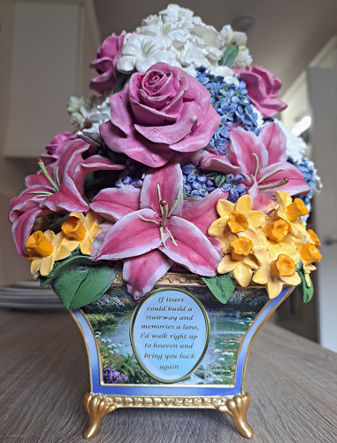 The thomas kinkade bouquet - kinkade,