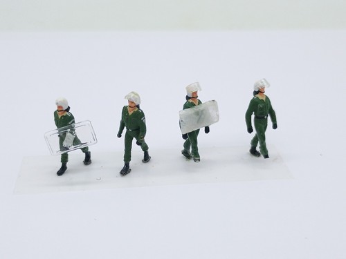 Preiser figures riot - figures,