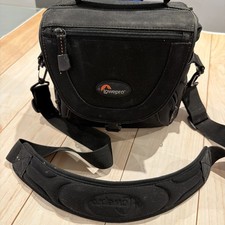 Lowepro Nova 1 AW Black Padded Camera Shoulder Bag With Lots Of Pocket/cover