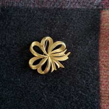 Vintage Crown Trifari Ribbon