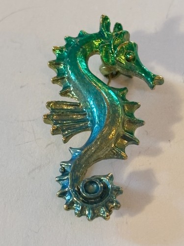 Gold metal seahorse - , brooch
