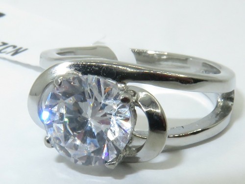 Ladies solitaire ring silver