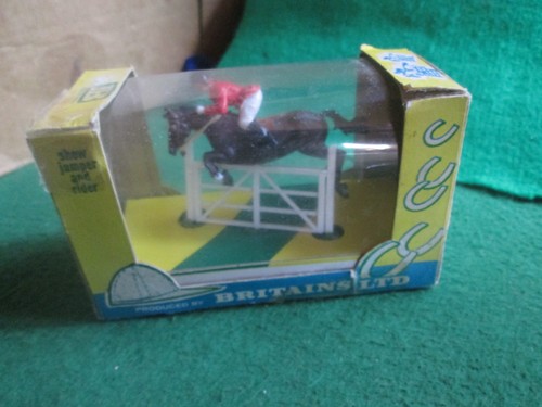 Britains 2075 show - show, jumper