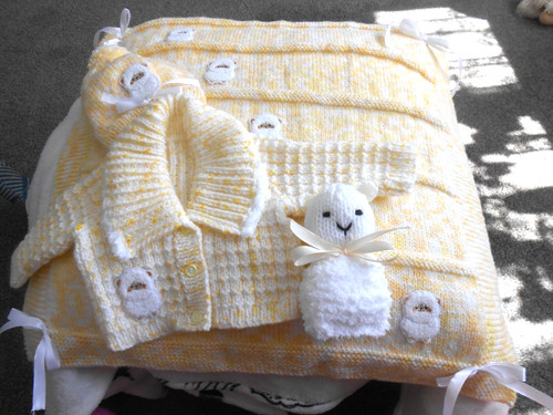 Hand knitted lemon - hand,