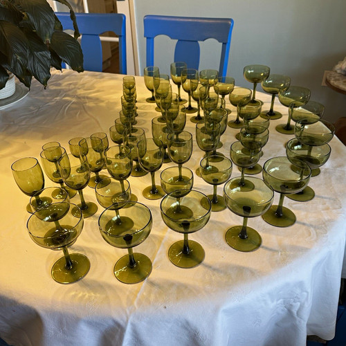 Green colored glass piece - colored, 60-piece