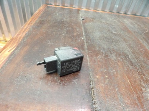 Yamaha flasher relay - 00-01,