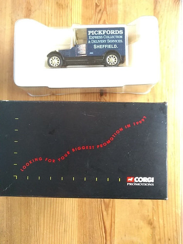 Corgi pickfords van - corgi,