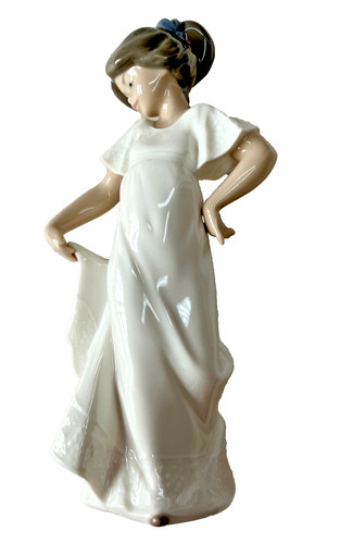 Nao lladro how - by, girl