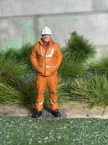 Gauge scale worker - oo,