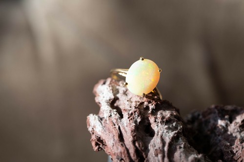 Ethiopian opal gold - 9k, ring