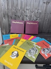 2 boxed Sets of Living Shakespeare Vinyl Collection, 16x Vinyls + 4 Books