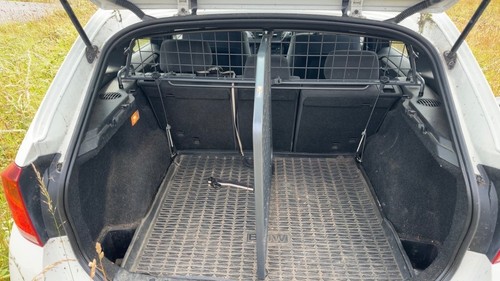 Bmw travall dog guard and - travall,