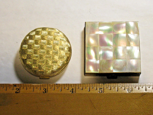 Lot vintage powder - of,