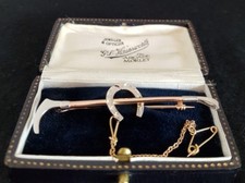 Antique 15ct Rose Gold & Platinum novelty brooch/tie pin.Riding crop & horseshoe