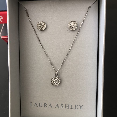 Laura ashley neck - laura,